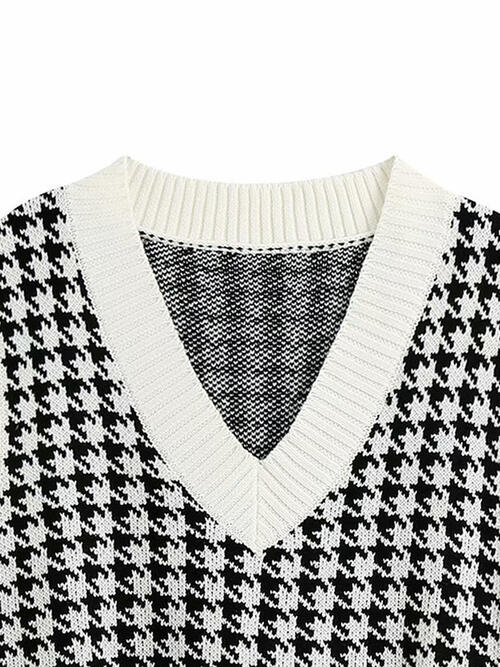 Houndstooth V-Neck Sweater Vet